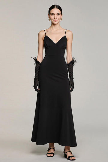 Robe longue formelle longue en satin noir à bretelles spaghetti